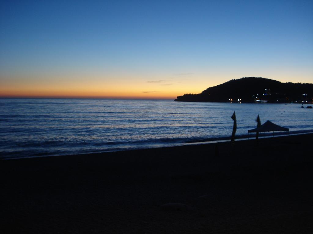 Magic Ionian Apartments & Rooms Himare Buitenkant foto