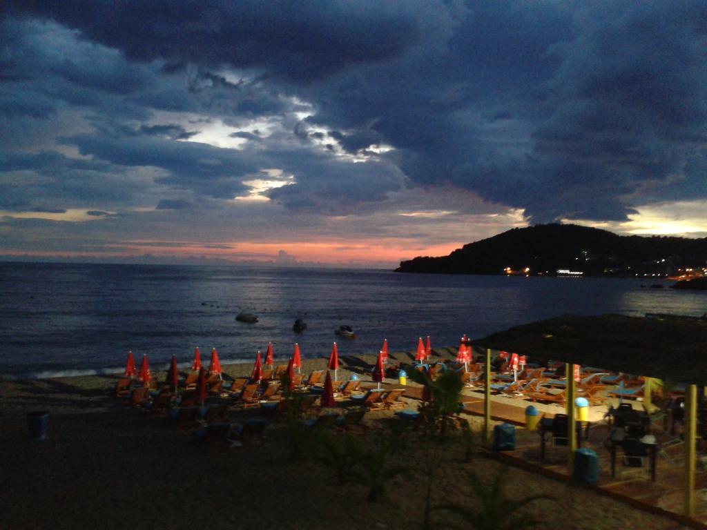 Magic Ionian Apartments & Rooms Himare Buitenkant foto